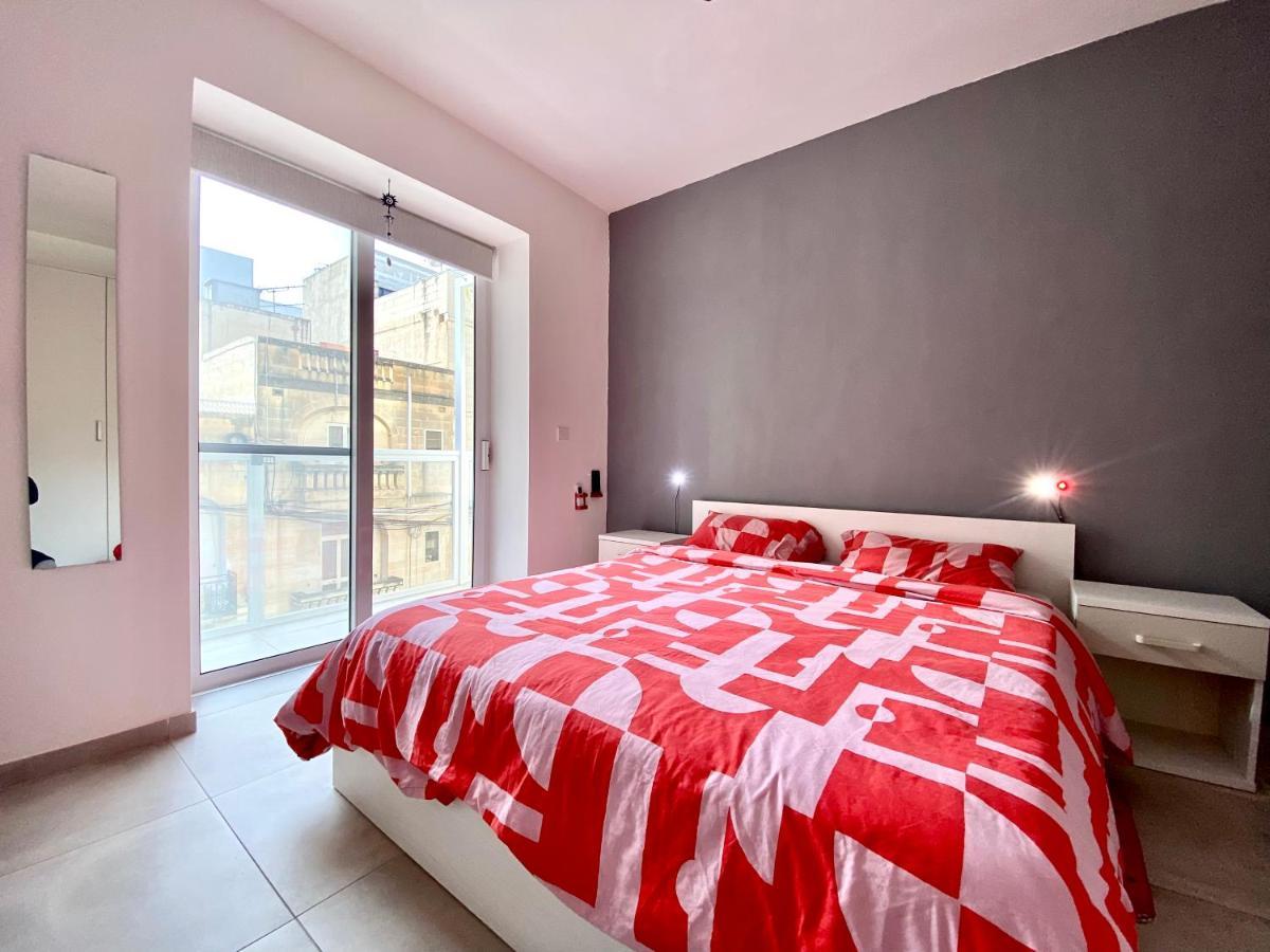 Central Private En-Suite With Balcony In Shared Residence Pietà Buitenkant foto