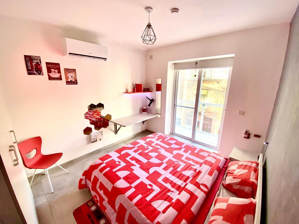 Central Private En-Suite With Balcony In Shared Residence Pietà Buitenkant foto